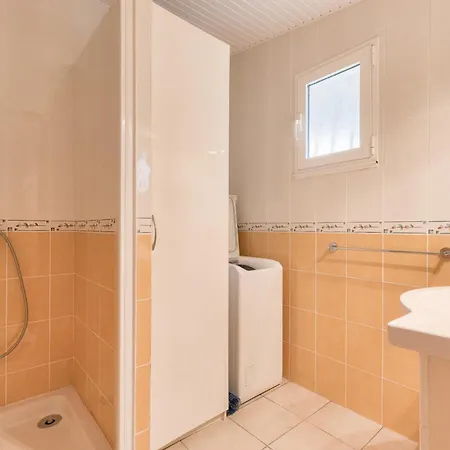 Holiday home 700m D'ares- Jardin Et Pins, Maison Pour 4a